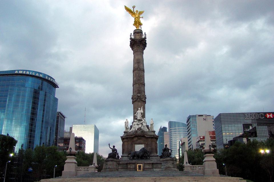 El Angel de la Independencia rising above Paseo de la Reforma