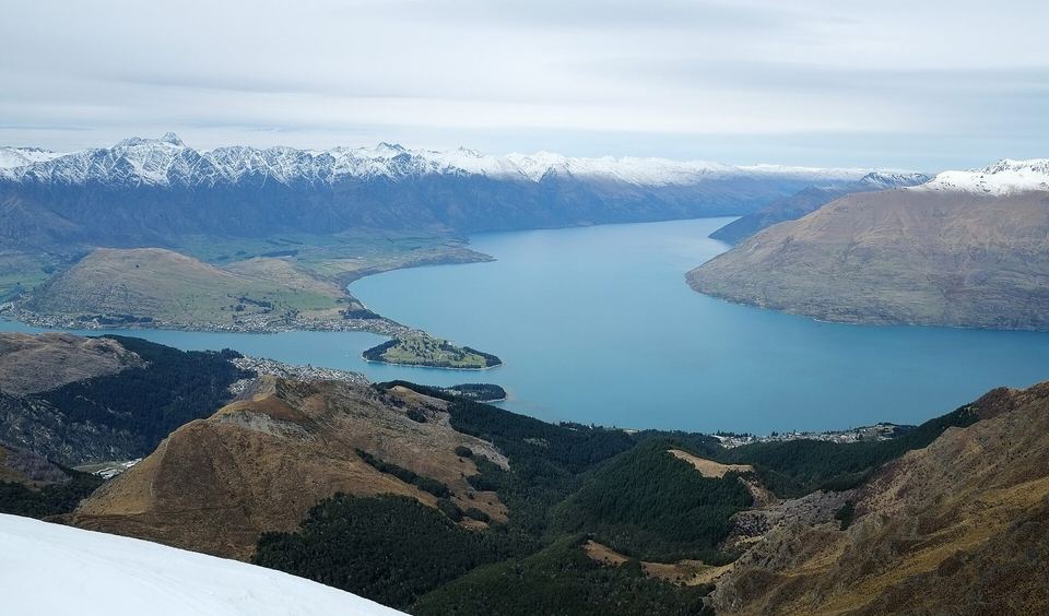 View from the Ben Lomond track over Lake Wakatipu towards the Remarkables.