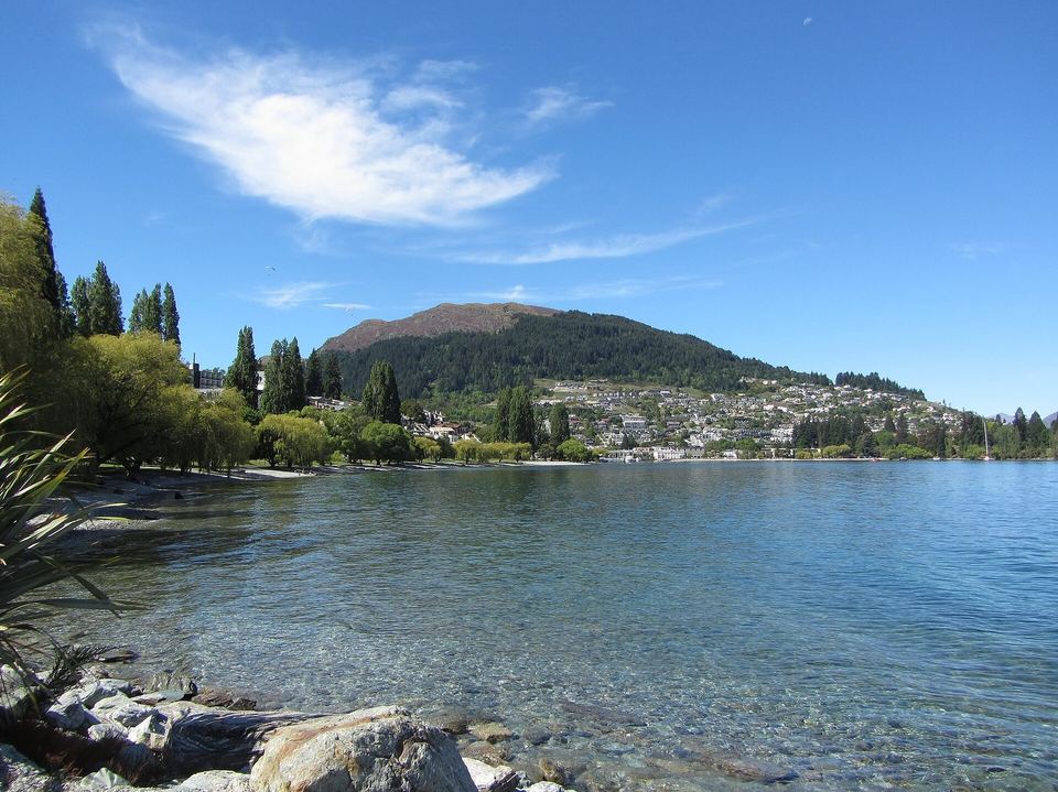 The lakefront walkway along Lake Esplanade in central Queenstown.